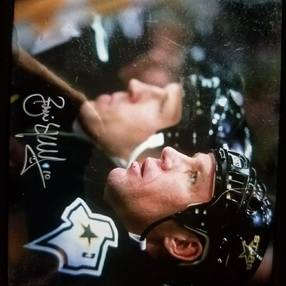 Four signed hockey photos - Picture 3 of 4